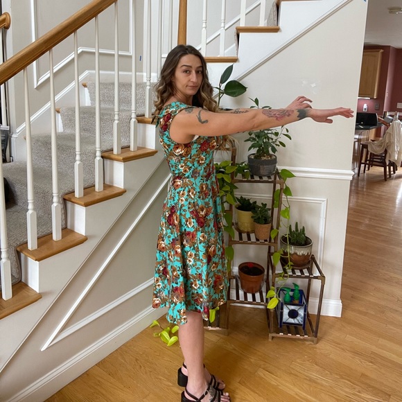 Extremely Well-Made Rockabilly Dress Floral - Picture 3 of 15